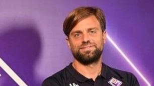 Daniele Galloppa sceglie di rimanere alla Fiorentina Primavera, rifiutando l'offerta della Roma per allenare la loro squadra giovanile. Daniele Galloppa sceglie di rimanere alla Fiorentina Primavera, rifiutando l'offerta della Roma per allenare la loro squadra giovanile.