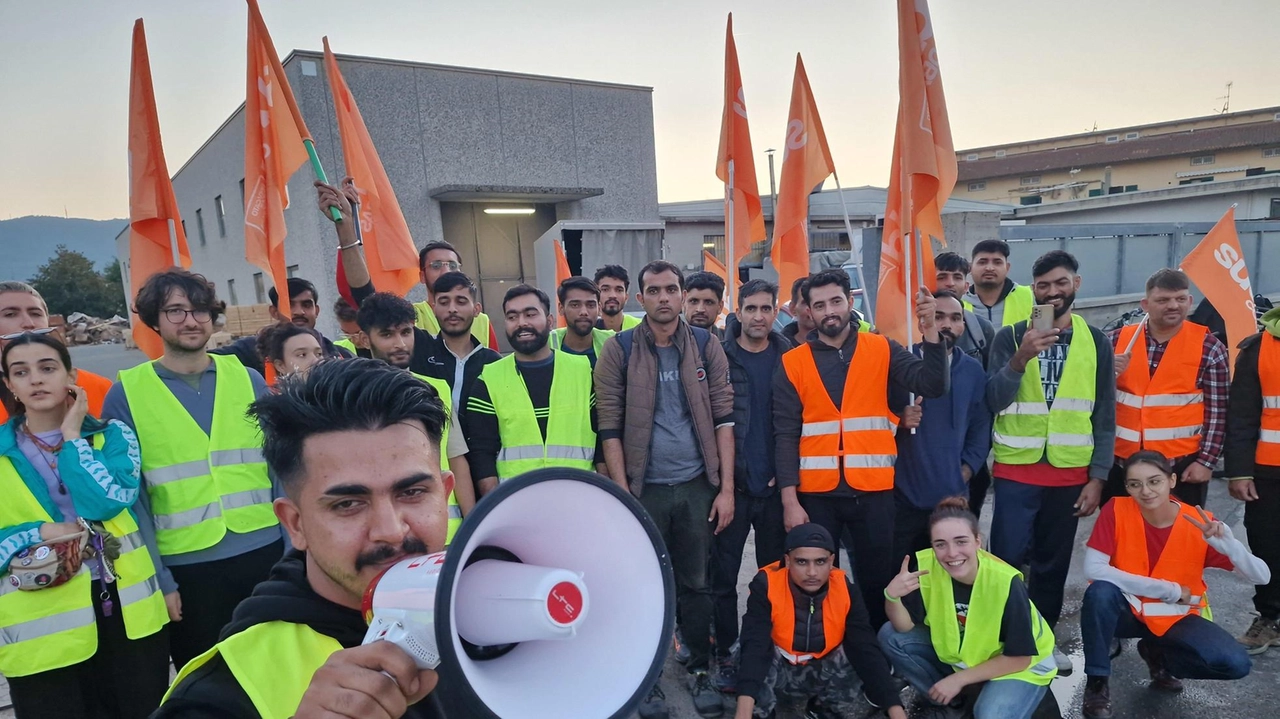 Un presidio dei lavoratori di Quarrata contro il mancato rispetto dei diritti minimi Un presidio dei lavoratori di Quarrata contro il mancato rispetto dei diritti minimi