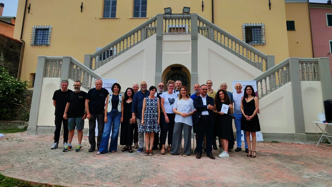 La presentazione del progetto della Strada del vino dei Colli di Luni La presentazione del progetto della Strada del vino dei Colli di Luni