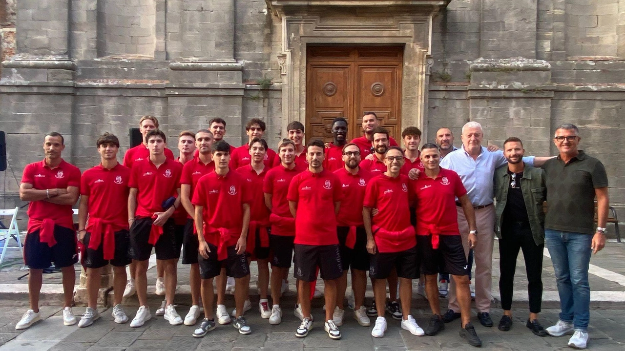 Entusiasmo e partecipazione alla serata di presentazione del Radicondoli per il prossimo campionato di Prima categoria. Circa duecento, compresi i... Entusiasmo e partecipazione alla serata di presentazione del Radicondoli per il prossimo campionato di Prima categoria. Circa duecento, compresi i...