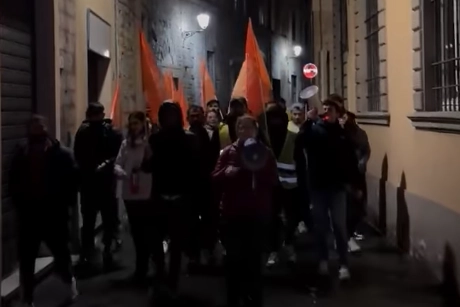 Il corteo in centro (Foto Sudd Cobas Prato Firenze)
