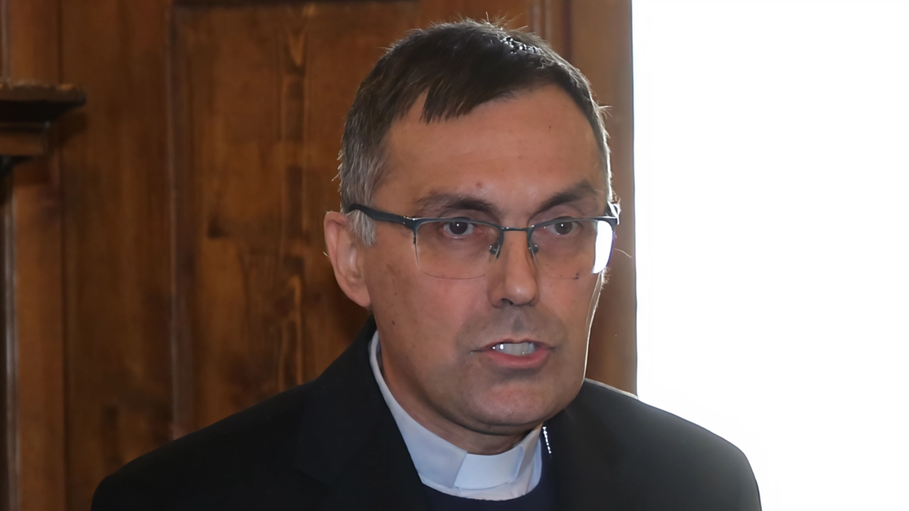 L’arcivescovo Gherardo Gambelli L’arcivescovo Gherardo Gambelli