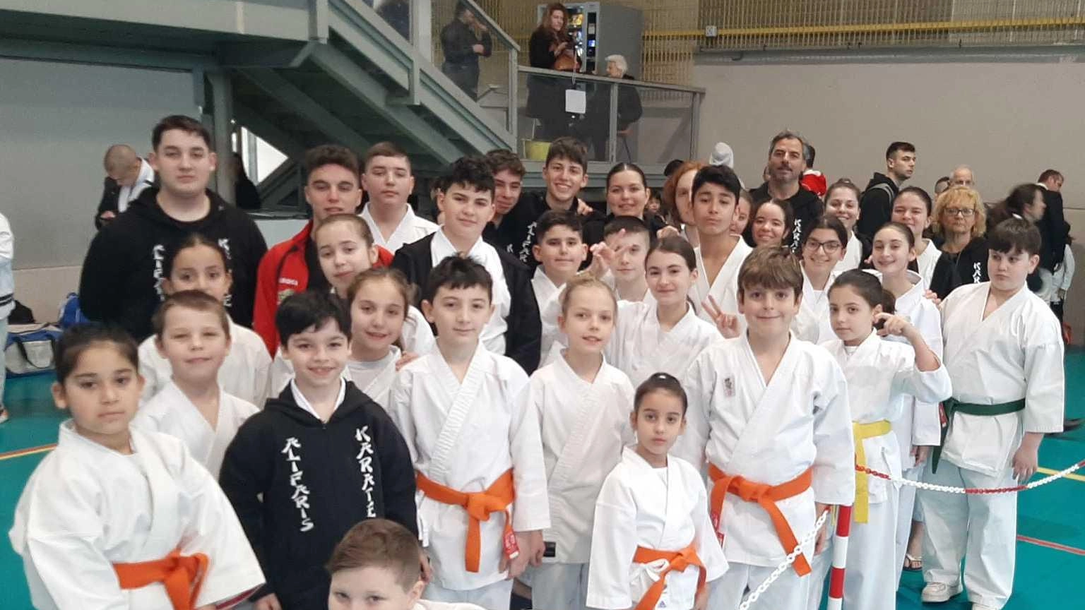 39 atleti dell'Alifaris Karate di Monsummano tornano con 57 medaglie dalle qualificazioni per il campionato italiano di karate, con successi sia nel kata che nel kumite. Prossimo appuntamento a maggio a Santa Croce in Toscana.