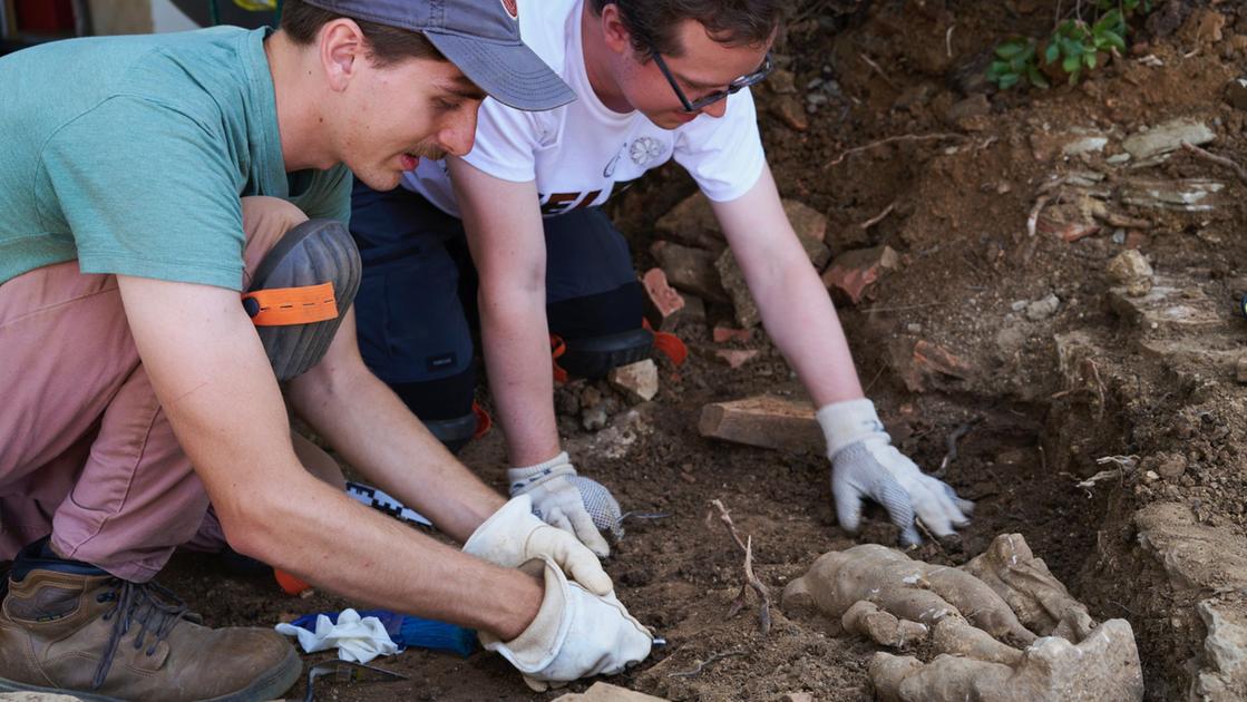 Scavi archeologici, Ercole torna a casa: la statua del IV secolo sarà a Montaione