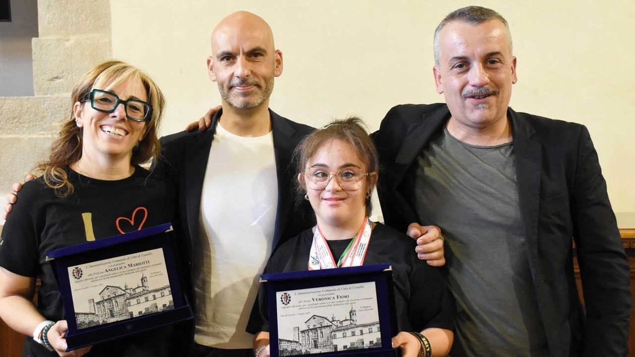 Il Comune ha consegnato un riconoscimento alla 18enne Veronica Fiori Il Comune ha consegnato un riconoscimento alla 18enne Veronica Fiori