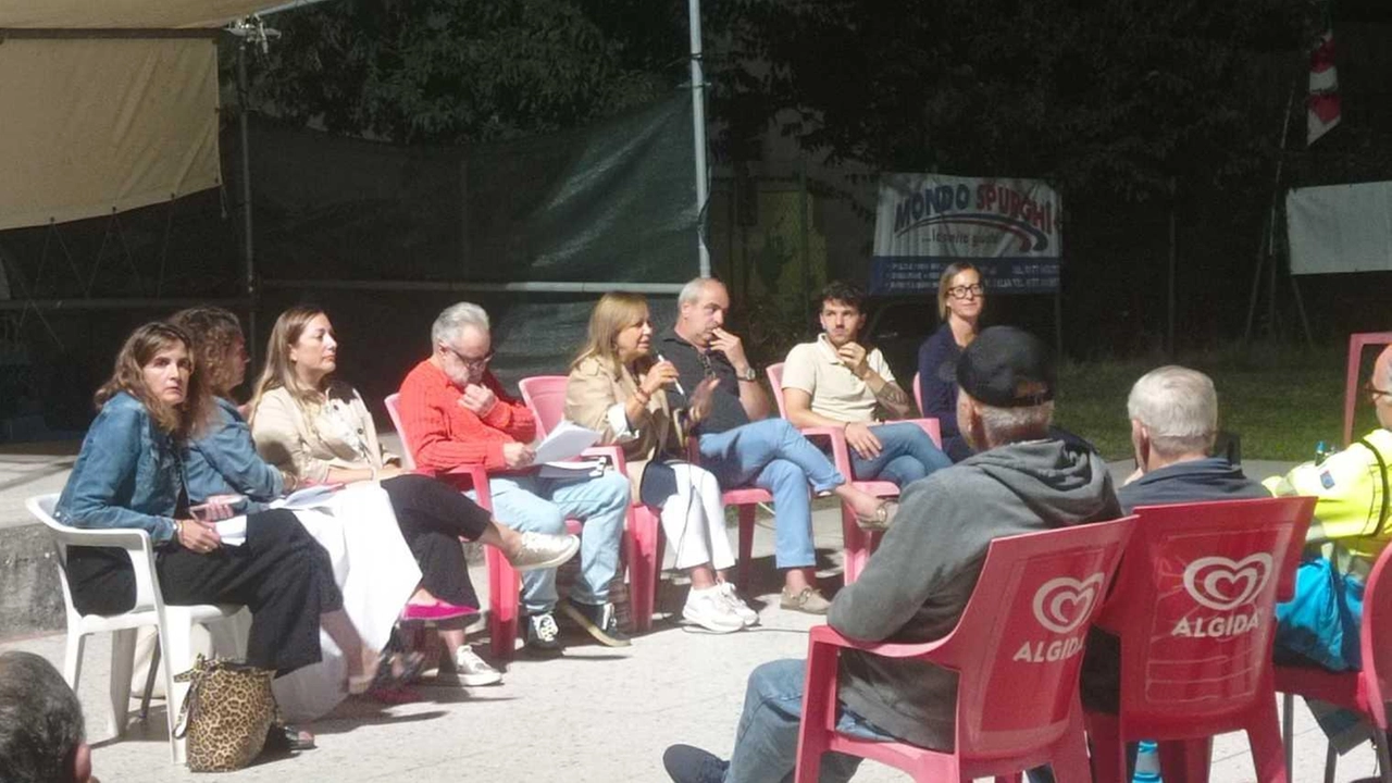 La giunta comunale alla Festa dell’Unità a Staggia Senese
