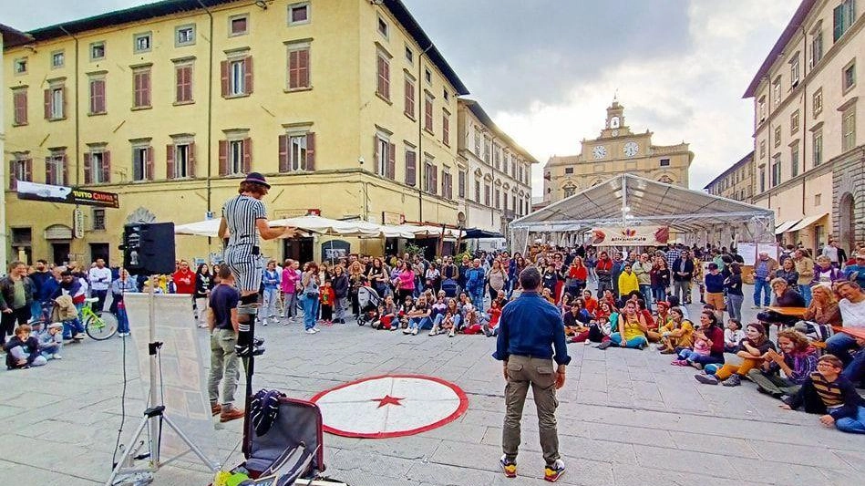 Piazze gremite di ragazzi e tanti eventi nel cuore di Città di Castello per ’Altrocioccolato’ pronto a partire da domani Piazze gremite di ragazzi e tanti eventi nel cuore di Città di Castello per ’Altrocioccolato’ pronto a partire da domani