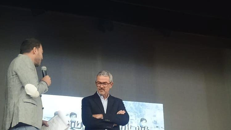 Una mattina intensa e molto sentita al teatro Pacini, tra video e ricordi, sapientemente condotta dal giornalista fucecchiese Jacopo Cecconi: iniziativa nella quale sono stati raccolti fondi per l’ Associazione senologica internazionale