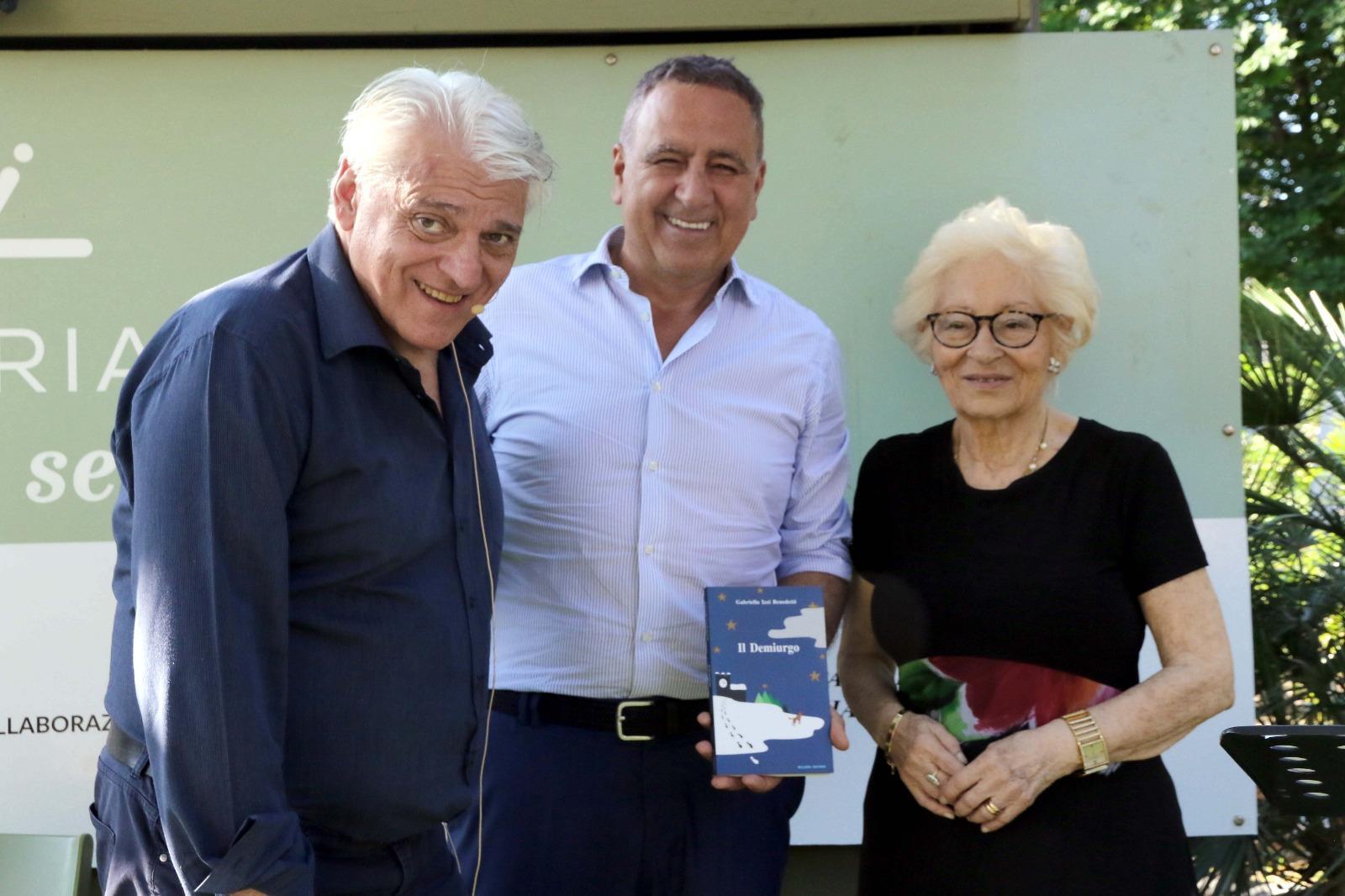 https://www.lanazione.it/image-service/view/acePublic/alias/contentid/OWRlMDBhYzQtYmE2Mi00/0/l-evento-di-villa-vittoria-cultura.jpeg