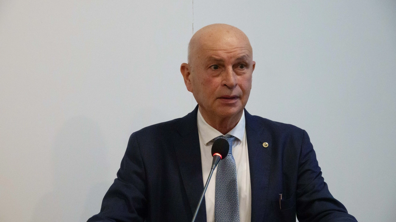 Il sindaco di Vezzano Ligure, Massimo Bertoni
