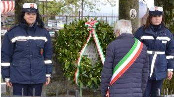 Foto del passato con l’ex sindaco Luigi Vagheggini alla commemorazione dell’uccisione di Libero Stolzi e Florindo Guerrini Foto del passato con l’ex sindaco Luigi Vagheggini alla commemorazione dell’uccisione di Libero Stolzi e Florindo Guerrini