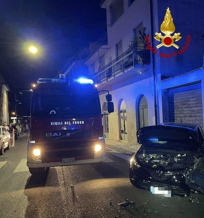 https://www.lanazione.it/image-service/view/acePublic/alias/contentid/OWU0NWM5MTMtNjNkNi00/0/il-luogo-dell-incidente-foto-vigili-del-fuoco.jpeg?f=1.91:1&w=1200