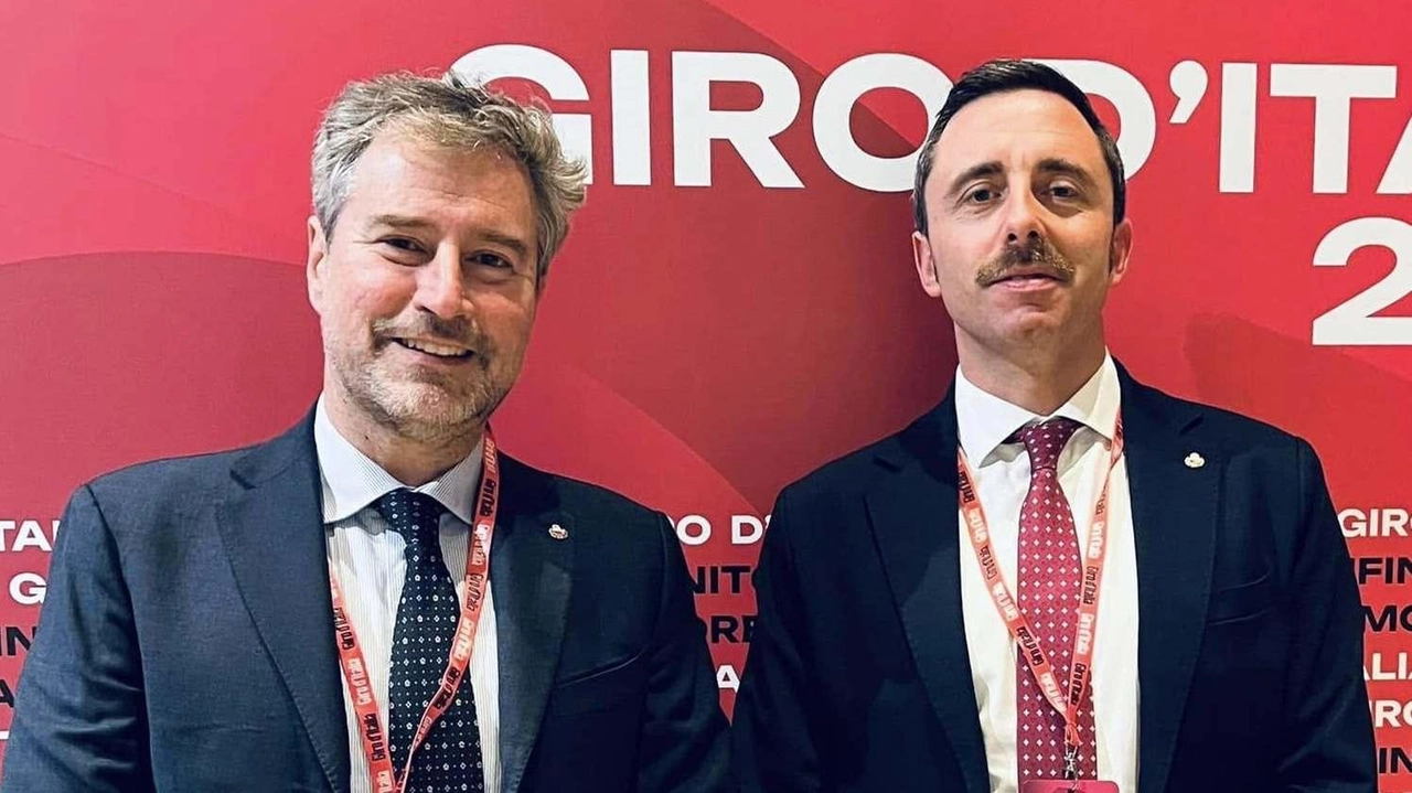 Straordinario bis per la città, che ospiterà nuovamente la storica competizione delle due ruote. La decima tappa, una crono individuale, partirà da piazza Napoleone e arriverà sotto la Torre. Straordinario bis per la città, che ospiterà nuovamente la storica competizione delle due ruote. La decima tappa, una crono individuale, partirà da piazza Napoleone e arriverà sotto la Torre.