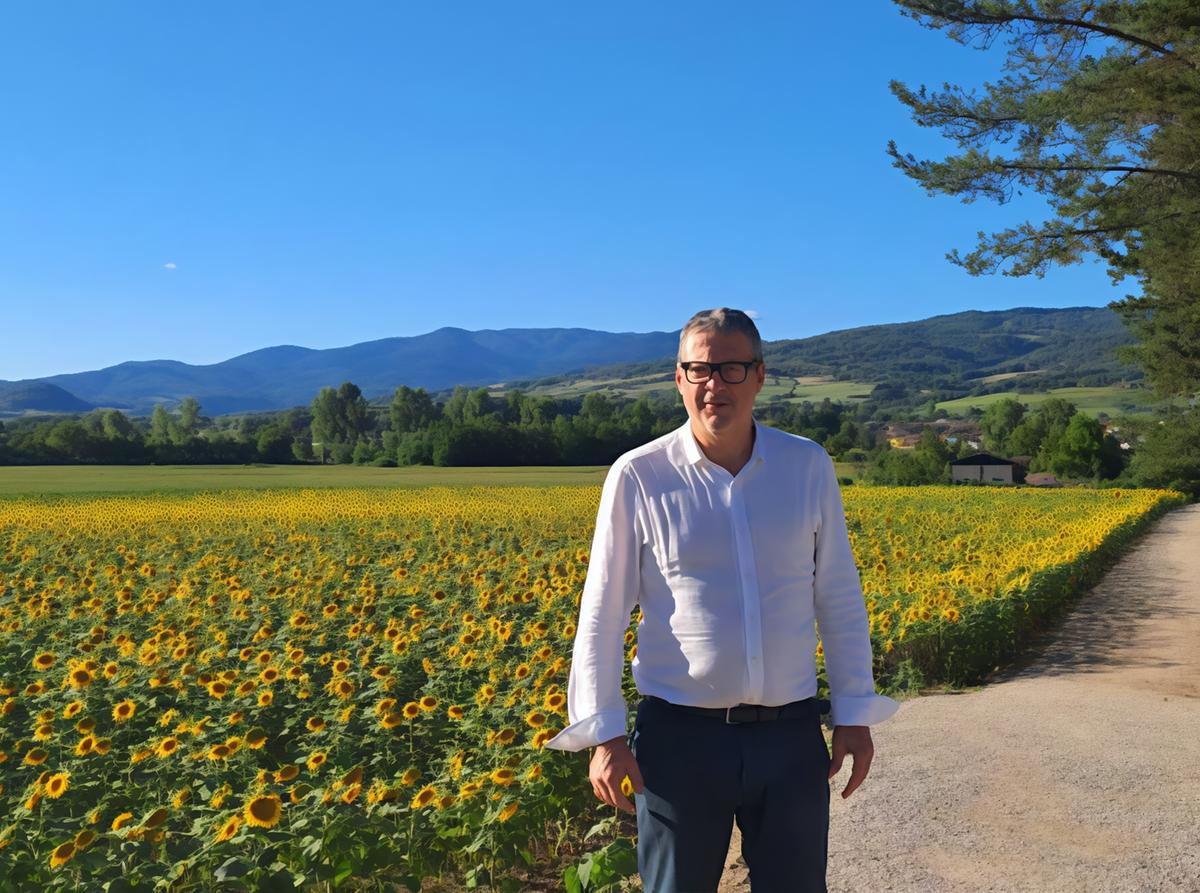 https://www.lanazione.it/image-service/view/acePublic/alias/contentid/OWU0ZmMyMDYtNTIzNy00/0/una-ciclopista-tra-i-girasoli-unisce-due-zone-di-poppi-a-piedi-e-in-bici-in-sicurezza.jpeg?f=1.91:1&w=1200