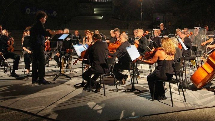 L’Orchestra del Teatro Carlo Felice si esibirà questa sera al molo dei Pescatori L’Orchestra del Teatro Carlo Felice si esibirà questa sera al molo dei Pescatori