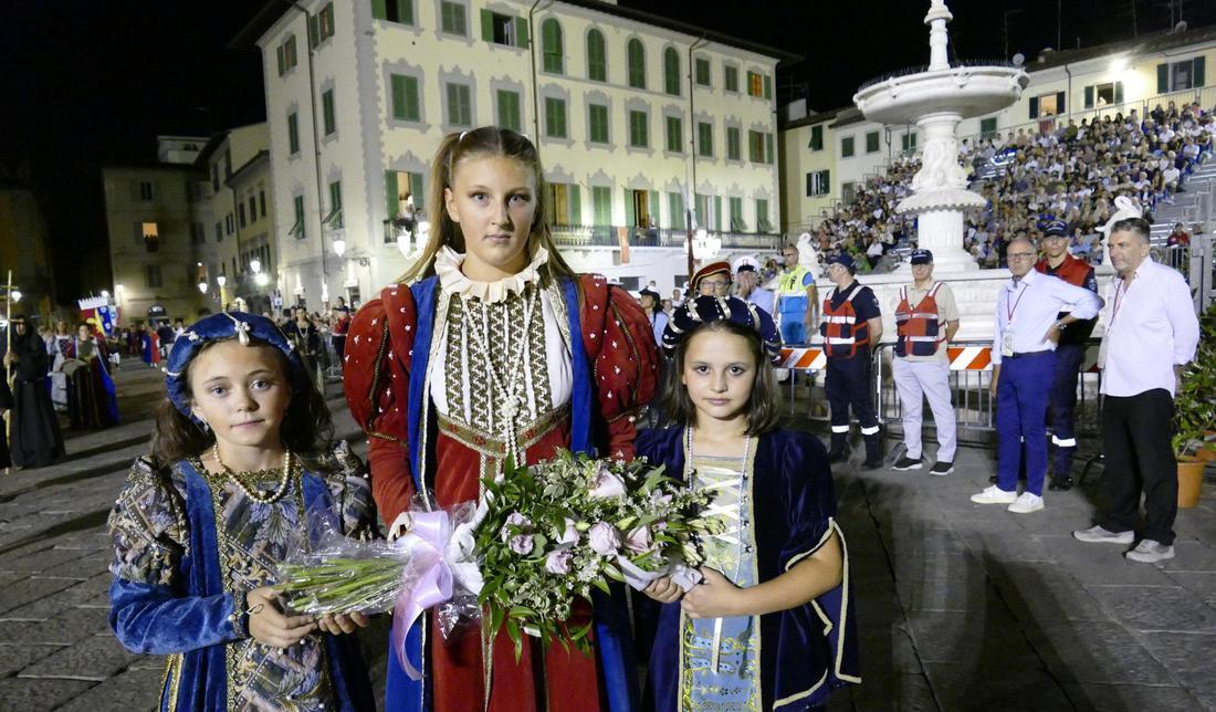 https://www.lanazione.it/image-service/view/acePublic/alias/contentid/OWU4OWUxZWItODllZC00/0/aiuti-dalla-vallata-cerca-volontari-e-anche-figuranti-per-il-corteggio.jpeg?f=1.91:1&w=1200