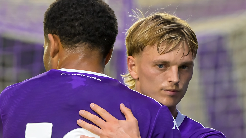 Albert Gudmundsson è a rischio per la gara di sabato sera contro il Napoli Albert Gudmundsson è a rischio per la gara di sabato sera contro il Napoli