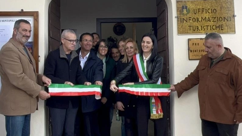 Inaugurato sabato mattina a Montopoli il nuovo ufficio turistico nella suggestiva piazza San Matteo. Presenti la sindaca Linda Vanni, l’assessore...