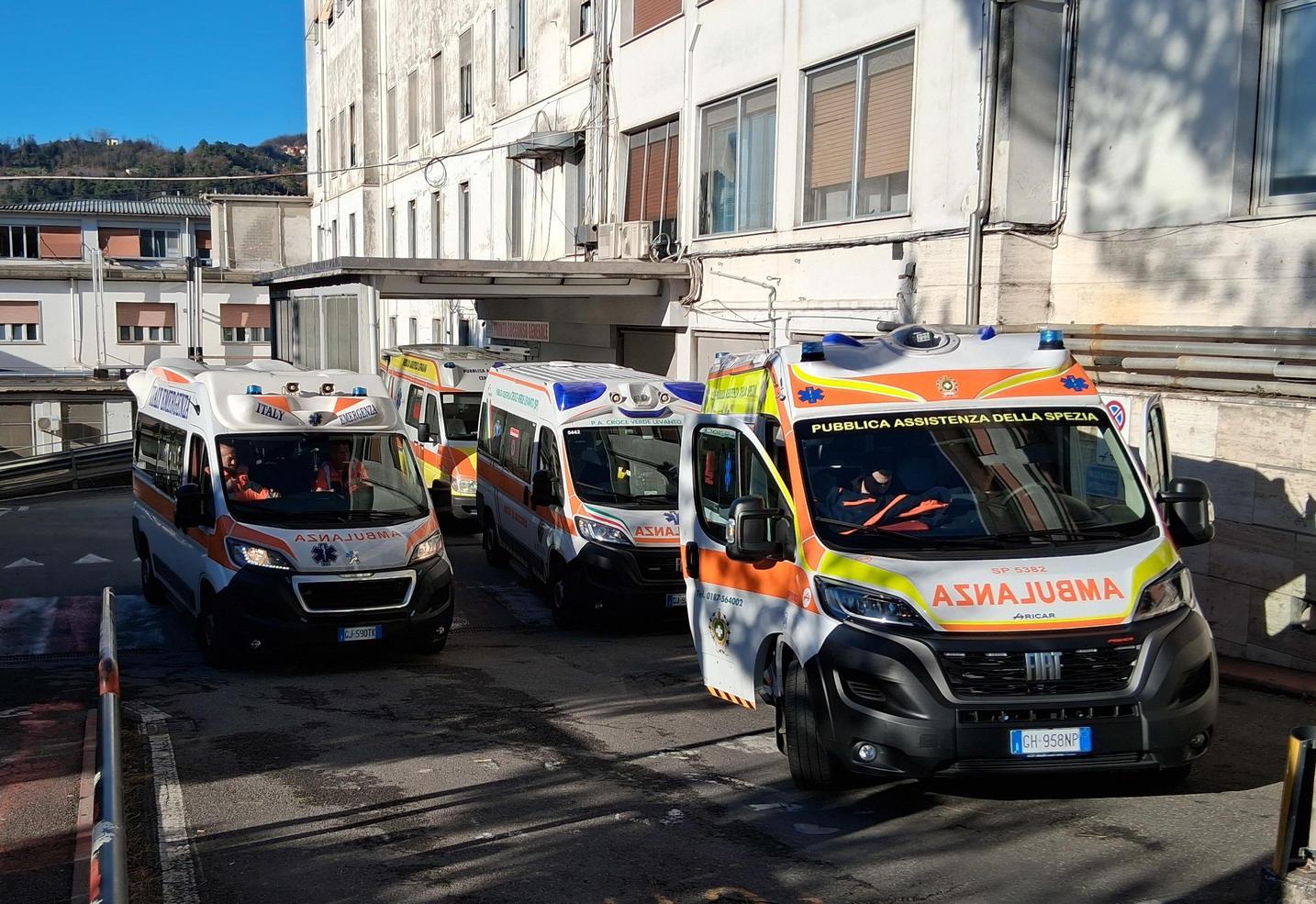 Code e attesa al pronto soccorso. ‘Ambulanze in fila coi pazienti a bordo’ Code e attesa al pronto soccorso. ‘Ambulanze in fila coi pazienti a bordo’