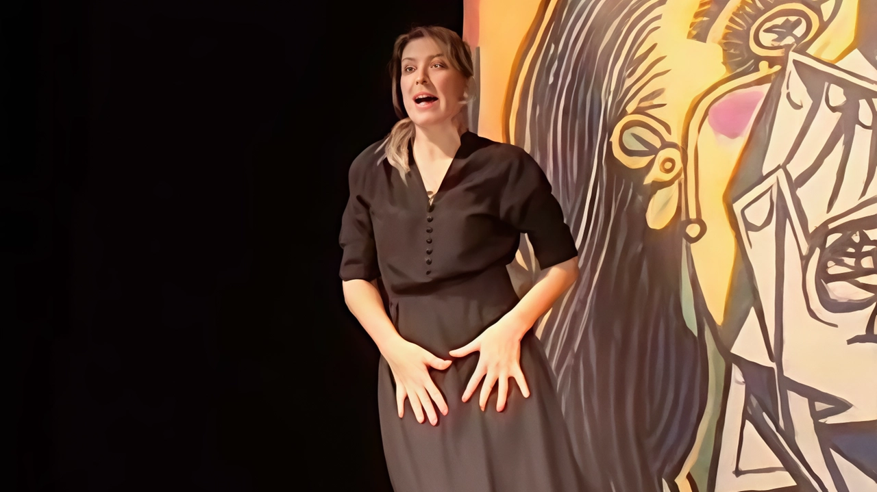 Monica Rogledi sul palco in “Schiava di Picasso”, che sarà portato in scena oggi al Teatro Shalom di Empoli