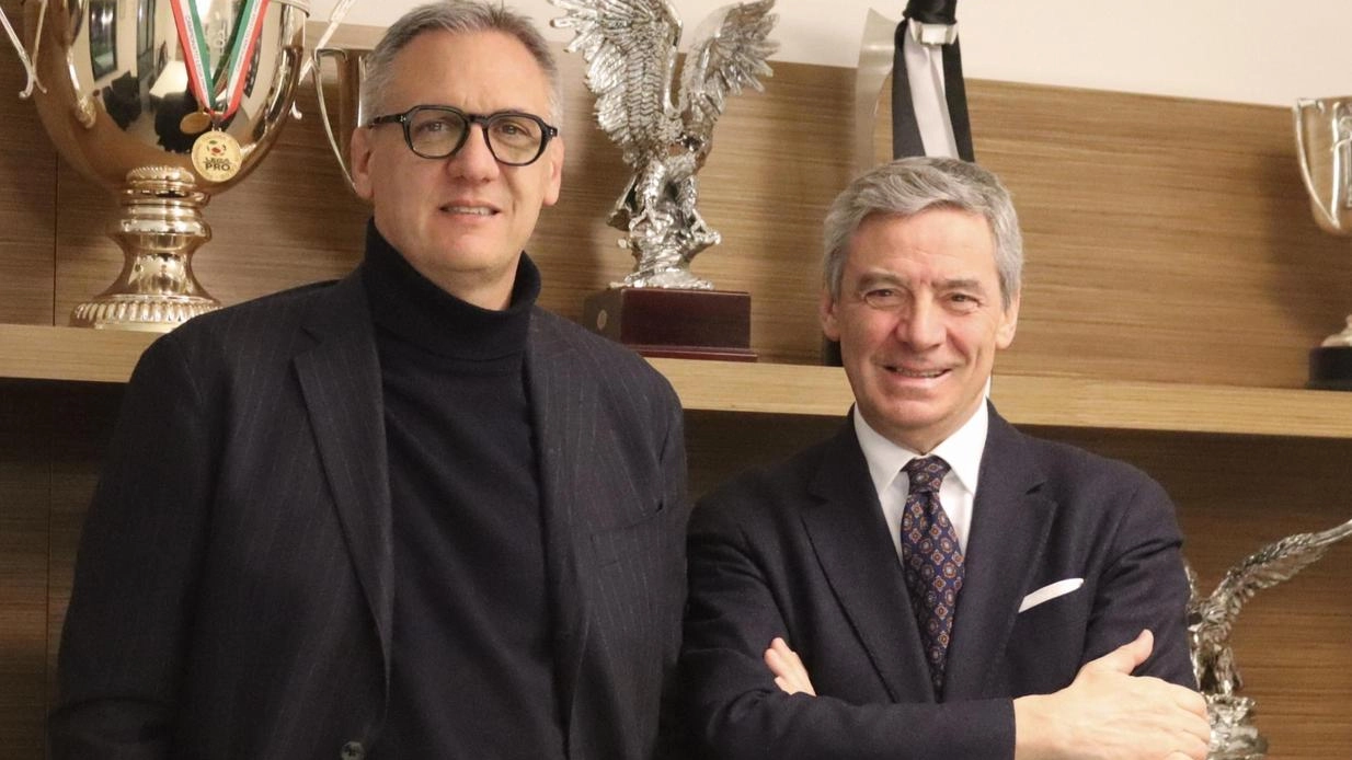 Apprezzamento per la presidenza affidata all’avvocato Corradino. Ma non mancano ringraziamenti nei confronti della famiglia Platek . "Lasciano alla nostra città uno stadio stupendo con la curva coperta". Apprezzamento per la presidenza affidata all’avvocato Corradino. Ma non mancano ringraziamenti nei confronti della famiglia Platek . "Lasciano alla nostra città uno stadio stupendo con la curva coperta".