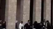 Un frame della rissa a piazza del Bacio