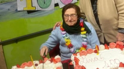 Un compleanno molto speciale alla Rsa Sabbadini di Sarzana: Lina Zini, ospite della struttura, ha tagliato il traguardo dei 100... Un compleanno molto speciale alla Rsa Sabbadini di Sarzana: Lina Zini, ospite della struttura, ha tagliato il traguardo dei 100...
