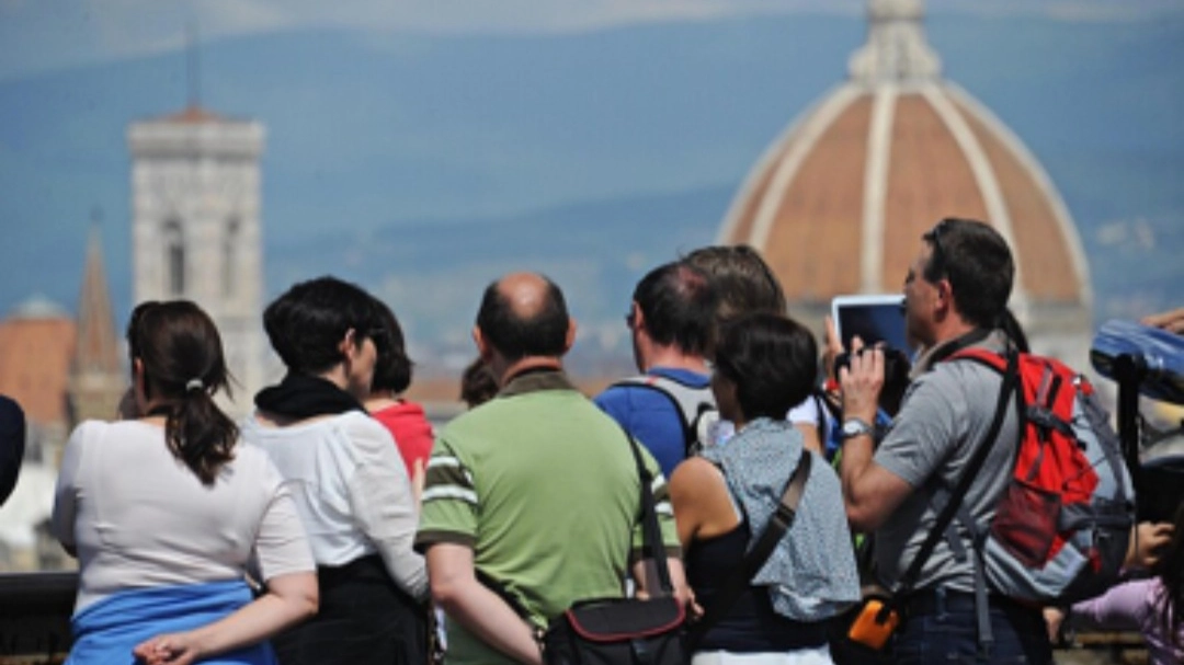 Turisti a Firenze (foto di repertorio) Turisti a Firenze (foto di repertorio)