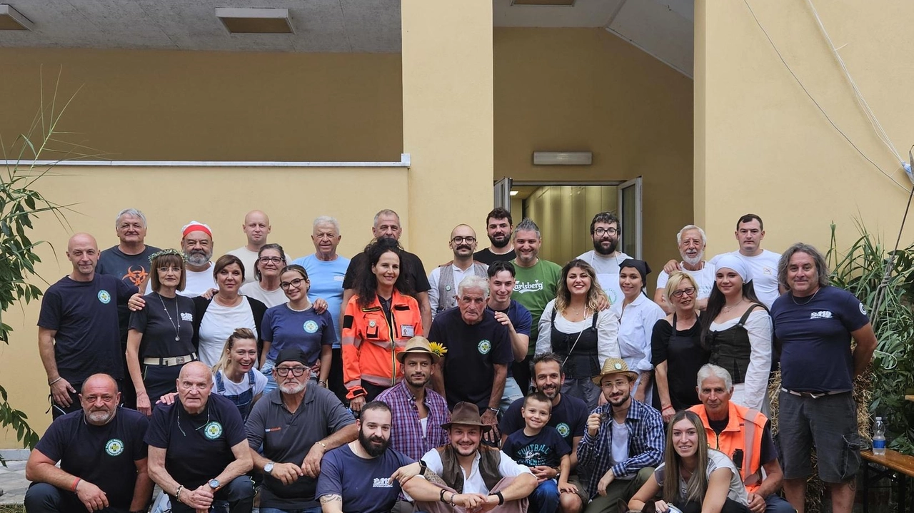 La gara dei vendemmiatori si è conclusa con una condivisione del Palio. Capitolo, Borgo e San Giorgio hanno lanciato un messaggio di speranza. La gara dei vendemmiatori si è conclusa con una condivisione del Palio. Capitolo, Borgo e San Giorgio hanno lanciato un messaggio di speranza.