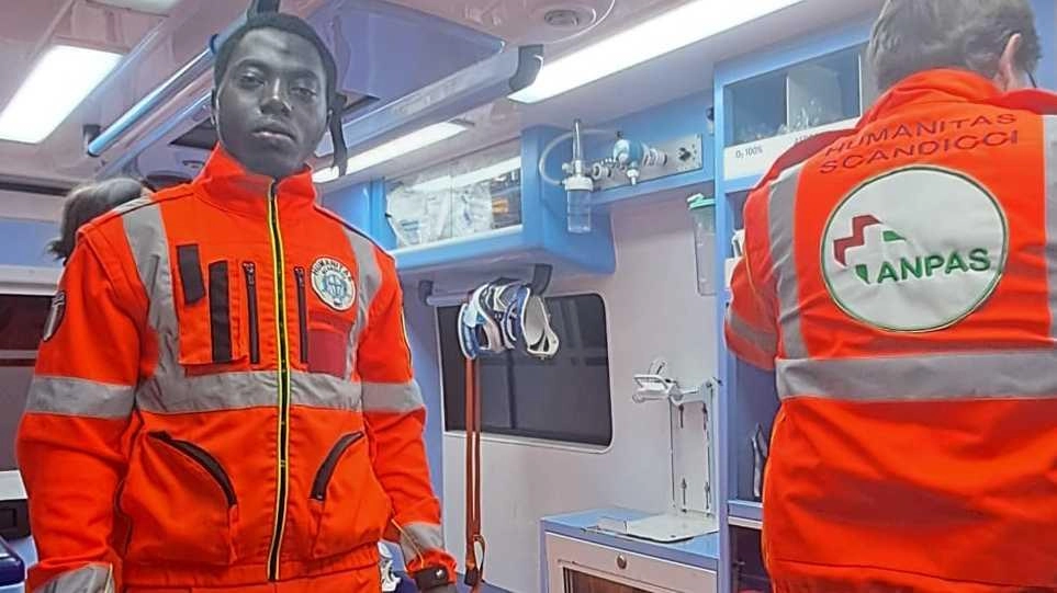 Il giovane rifugiato Bajara (a sinistra) è diventato un volontario soccorritore Il giovane rifugiato Bajara (a sinistra) è diventato un volontario soccorritore