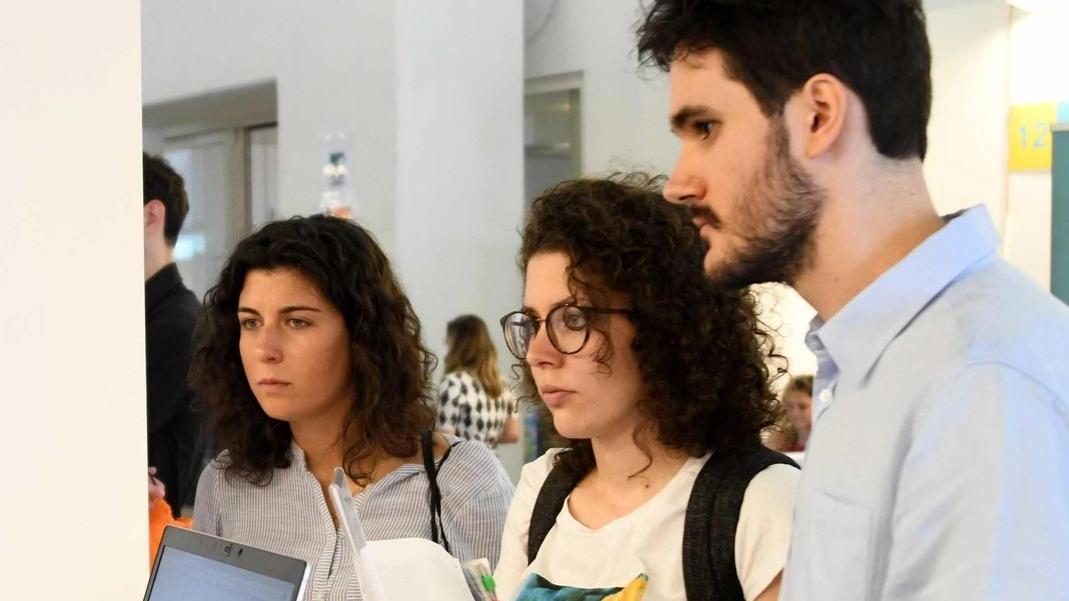 Il prorettore Paoletti commenta i dati dell’anno accademico 2024-2025 "Punti forti la comunicazione, l’orientamento e l’accoglienza". E sul caro affitti e la mancanza di stanze: "Lavorare sulla ricettività". Il prorettore Paoletti commenta i dati dell’anno accademico 2024-2025 "Punti forti la comunicazione, l’orientamento e l’accoglienza". E sul caro affitti e la mancanza di stanze: "Lavorare sulla ricettività".