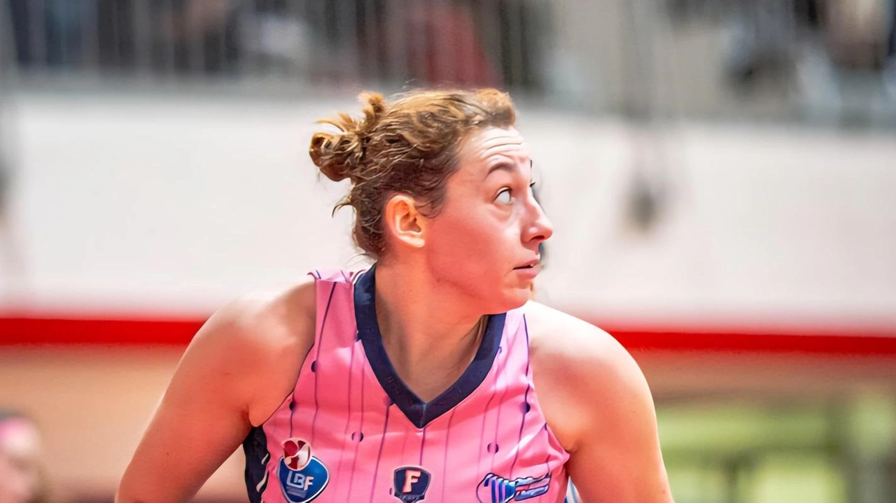 Francesca Evangelista. Ala forte, di 33 anni, alta 186 cm arriva a Lucca Francesca Evangelista. Ala forte, di 33 anni, alta 186 cm arriva a Lucca