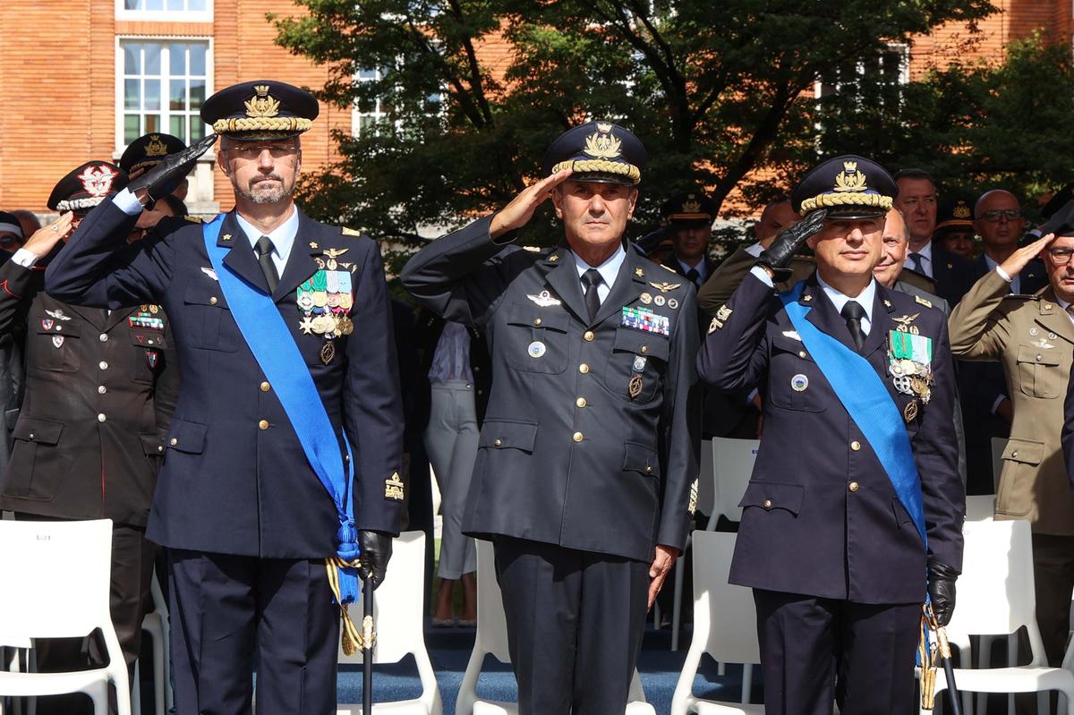 Cambio del comandante alla scuola di guerra aerea delle Cascine Cambio del comandante alla scuola di guerra aerea delle Cascine