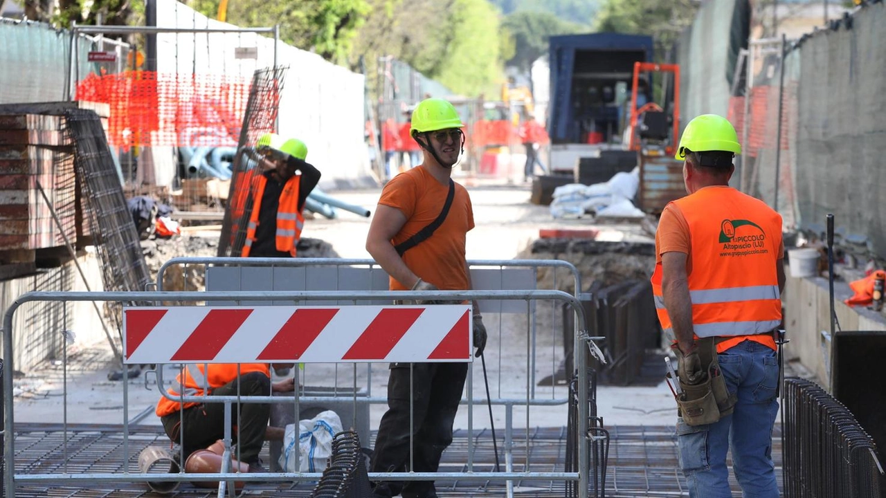 Da domani. i lavori interesseranno anche il tratto da via Traversari all’inizio di piazza del Bandino