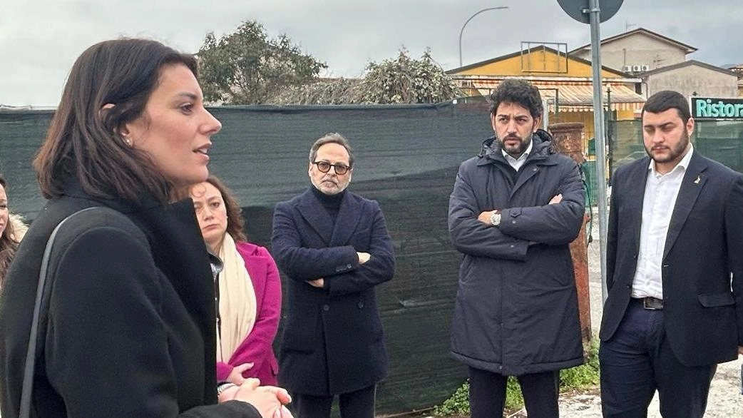 La candidata del Carroccio con il sindaco Persiani e l’onorevole Barabotti sui nodi della sanità "Ci siamo attivati in tempo per reperire l’area dalle Ferrovie, ma l’intervento non decolla".