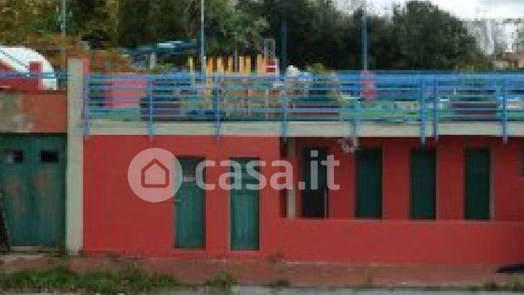 La storica discoteca "Casina Rossa" di Lucca è in vendita per oltre 1,5 milioni di euro, pronta a vivere un nuovo capitolo dopo anni di declino. La struttura, con due piscine, potrebbe ritrovare nuova vita. La storica discoteca "Casina Rossa" di Lucca è in vendita per oltre 1,5 milioni di euro, pronta a vivere un nuovo capitolo dopo anni di declino. La struttura, con due piscine, potrebbe ritrovare nuova vita.
