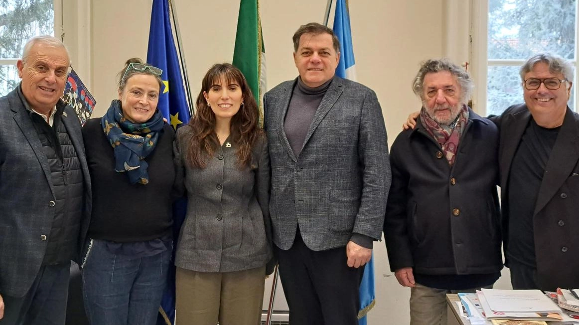 Tano Pisano mette “al tavolo” Pietrasanta e Palafrugell. Il sindaco e assessore alle relazioni internazionali Alberto Stefano Giovannetti con Tano... Tano Pisano mette “al tavolo” Pietrasanta e Palafrugell. Il sindaco e assessore alle relazioni internazionali Alberto Stefano Giovannetti con Tano...