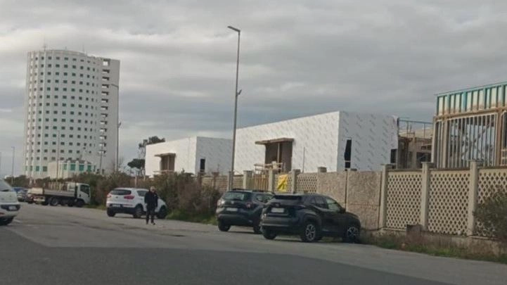 Gli edifici in costruzione all’ex colonia Ugo Pisa accanto alla Torre Fiat Gli edifici in costruzione all’ex colonia Ugo Pisa accanto alla Torre Fiat