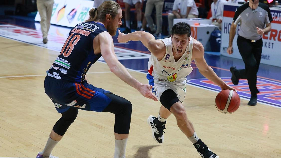 Gara-1 (19) per Herons e Crifo Wines di nuovo di fronte a un anno di distanza. Barsotti: "Tutto è cambiato, affrontiamo la migliore squadra della categoria". Rajola: "Vogliamo sfruttare le nostre rotazioni ampie e il fattore stanchezza". Gara-1 (19) per Herons e Crifo Wines di nuovo di fronte a un anno di distanza. Barsotti: "Tutto è cambiato, affrontiamo la migliore squadra della categoria". Rajola: "Vogliamo sfruttare le nostre rotazioni ampie e il fattore stanchezza".