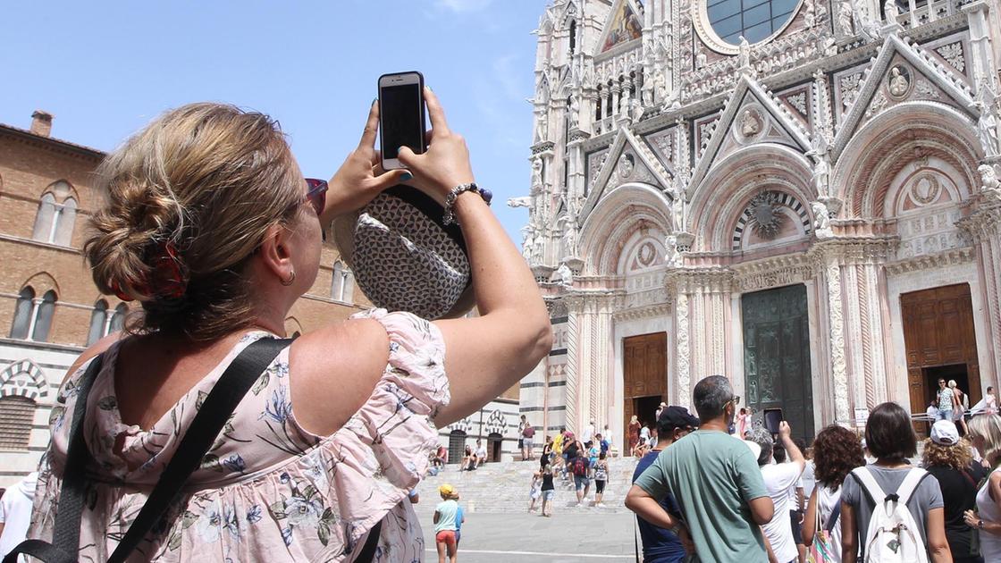 "Guide turistiche. Siena ai margini del concorso" "Guide turistiche. Siena ai margini del concorso"