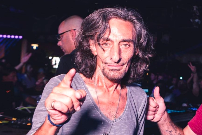 Franchino, al secolo Francesco Principato, 71 anni, re della consolle, è morto domenica 19 maggio lasciando nello sconforto tutto il popolo della notte. Era un deejay e vocalist che ha fatto divertire più generazioni (Fonte: pagina fb "Musica e Magia")