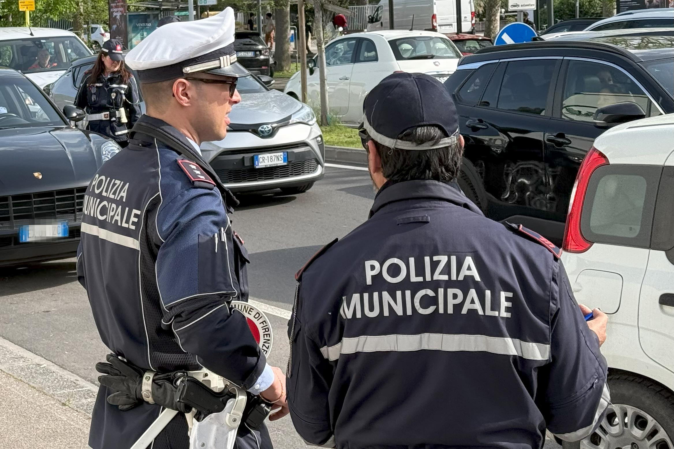 Bambino di 10 anni si perde a Firenze, attimi di paura. Il padre lo ritrova e ringrazia i vigili