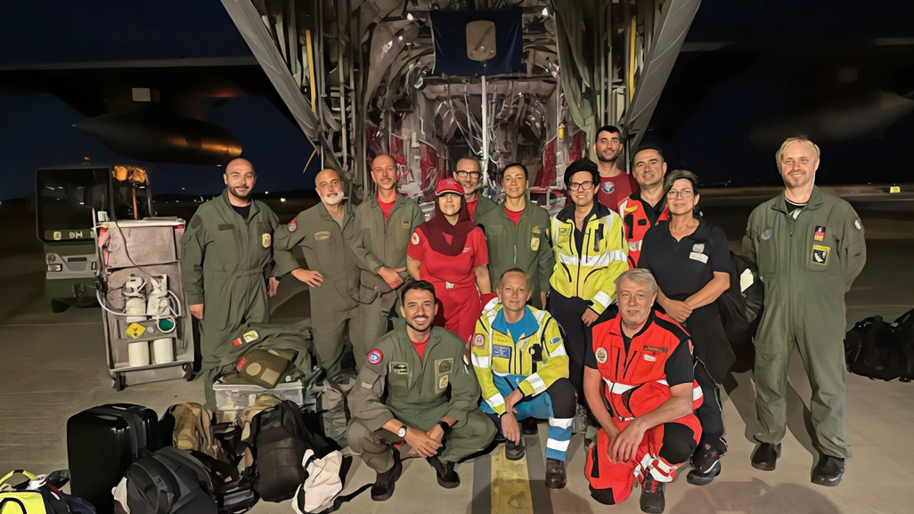 Il gruppo protagonista della missione di soccorso per 31 bimbi palestinesi
