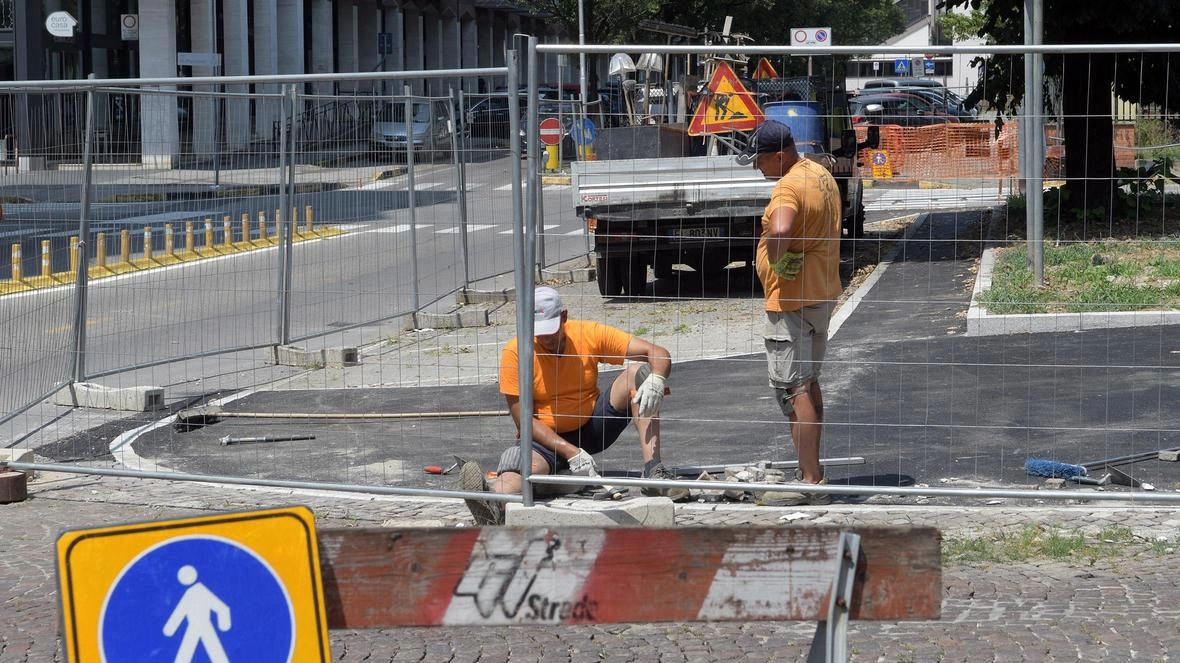 Chiuse le demolizioni alla Cadorna, già completato il Gioco del Pallone. Il piano delle piste ciclabili Chiuse le demolizioni alla Cadorna, già completato il Gioco del Pallone. Il piano delle piste ciclabili