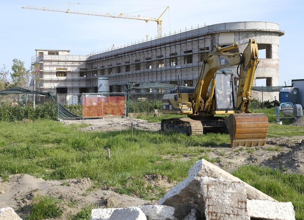 Nel mirino del Pd le delibere della giunta. Parco e spiaggia favoriscono l’ex colonia Nel mirino del Pd le delibere della giunta. Parco e spiaggia favoriscono l’ex colonia