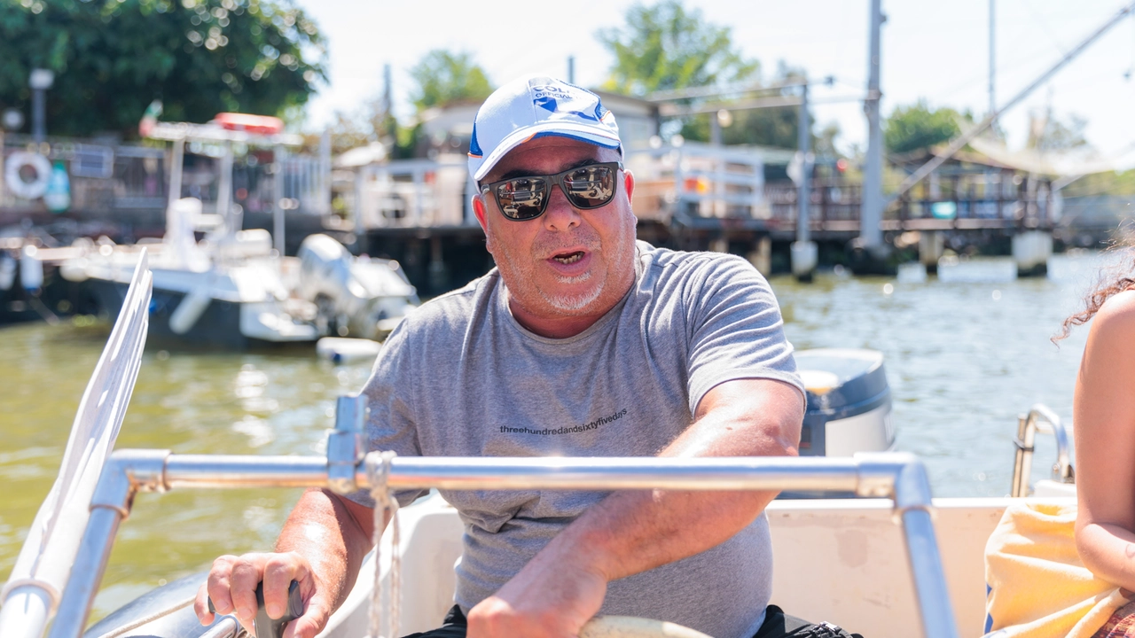 Nicola Ghimenti pesca ancora secondo gli insegnamenti tramandati di padre in figlio (foto Enrico Mattia Del Punta) Nicola Ghimenti pesca ancora secondo gli insegnamenti tramandati di padre in figlio (foto Enrico Mattia Del Punta)