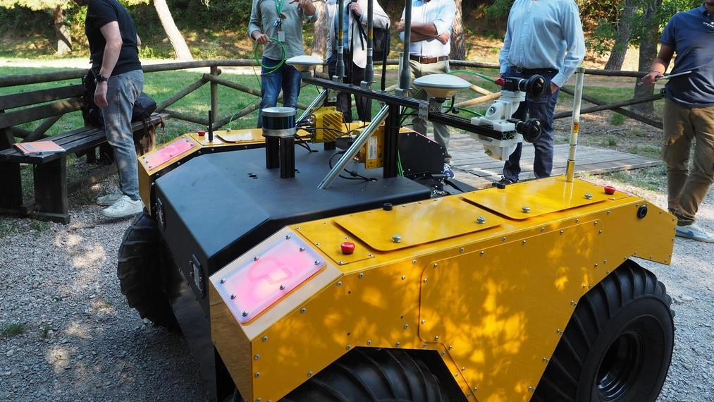 Gestione del verde urbano? Arriva l’algoritmo. Un robot mobile dotato di sensori avanzati è stato impiegato mercoledì a Perugia per... Gestione del verde urbano? Arriva l’algoritmo. Un robot mobile dotato di sensori avanzati è stato impiegato mercoledì a Perugia per...