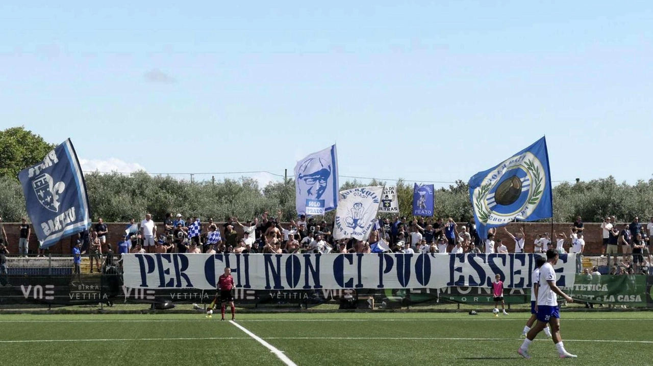 Grande partecipazione e super tifo dei supporter pratesi in trasferta Grande partecipazione e super tifo dei supporter pratesi in trasferta