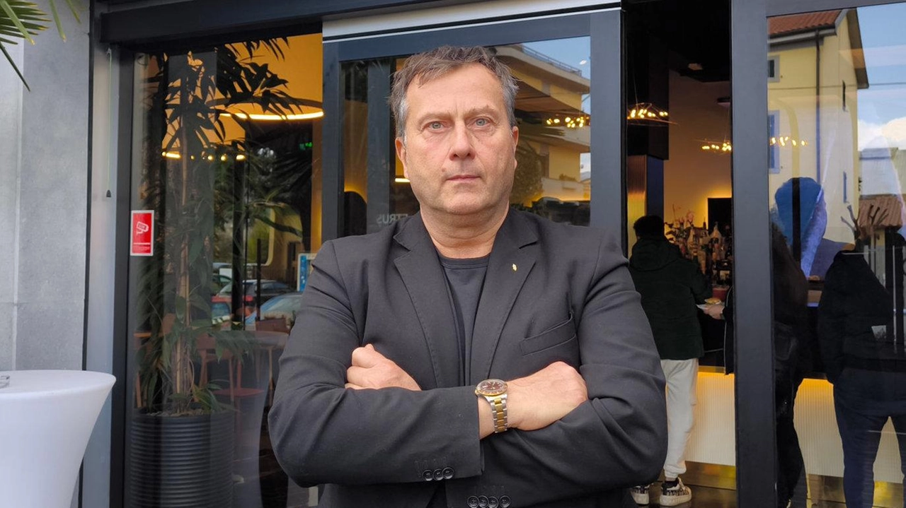 Mauro Faggi, uno dei soci, qui davanti al locale di via Galcianese (Attalmi) Mauro Faggi, uno dei soci, qui davanti al locale di via Galcianese (Attalmi)