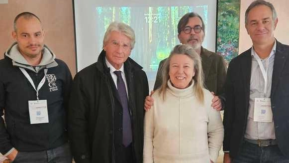 I rappresentanti di Cna Gino Angelo Lattanzi e Paola Lorenzini all’incontro di Ambitour nei giorni scorsi a Fivizzano I rappresentanti di Cna Gino Angelo Lattanzi e Paola Lorenzini all’incontro di Ambitour nei giorni scorsi a Fivizzano
